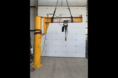 _Unknown / Other - Column Mounted Crane 2 Tons