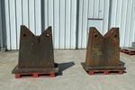 _Unknown / Other - Cast iron V supports