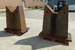 _Unknown / Other - Cast iron V supports