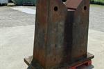 _Unknown / Other - Cast iron V supports