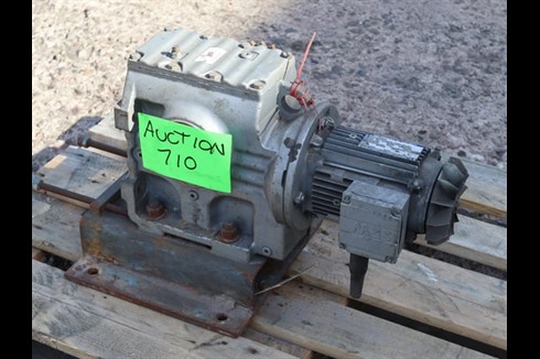 _Unknown / Other - SEW-Eurodrive R77 DT80N4 Geared Industrial Motor